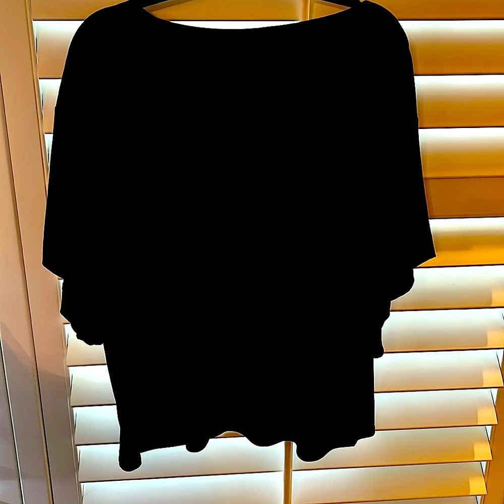 Chico’s Size 4 Black Top with Raglan Sleeves